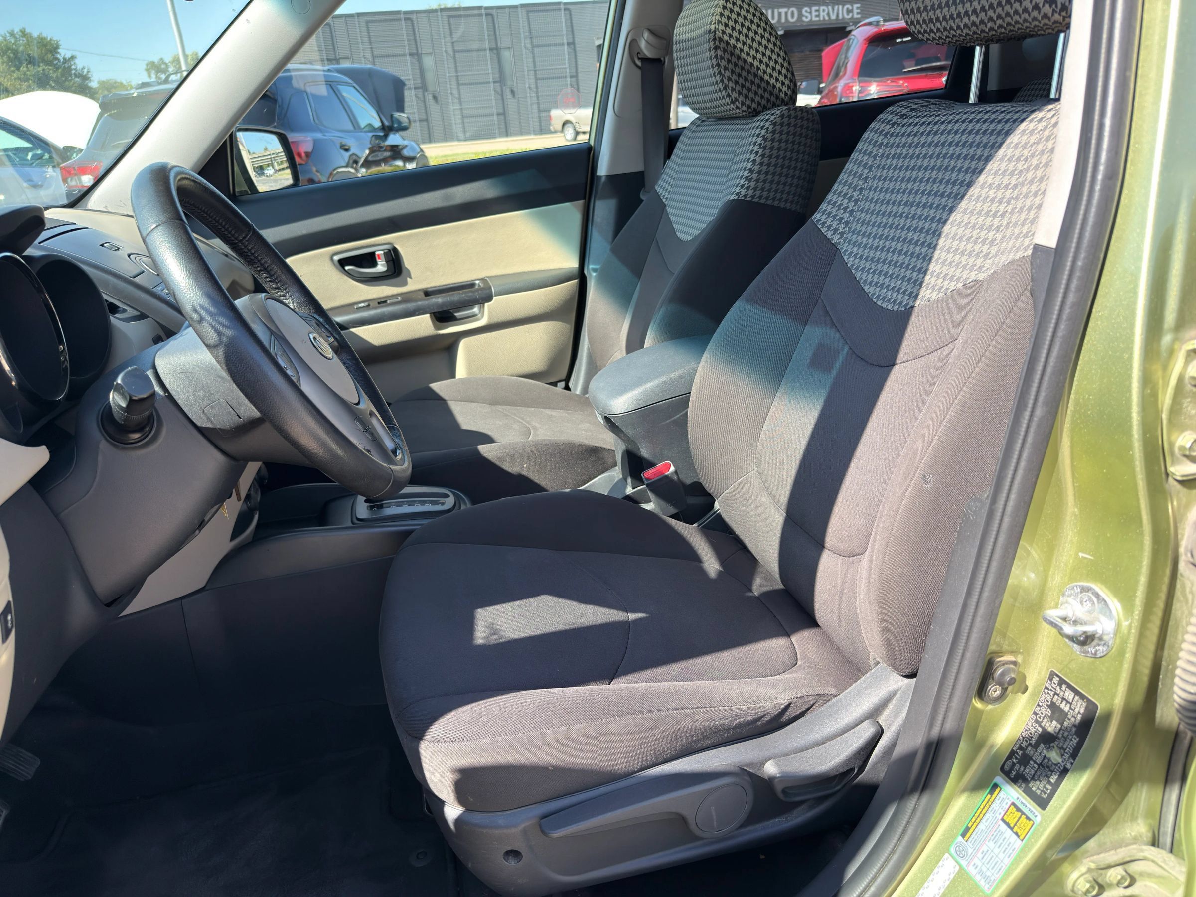 Used 2010 Kia Soul ! FWD image 18