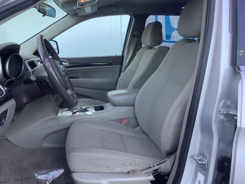 Used 2011 Jeep Grand Cherokee Laredo AWD/4WD image 11