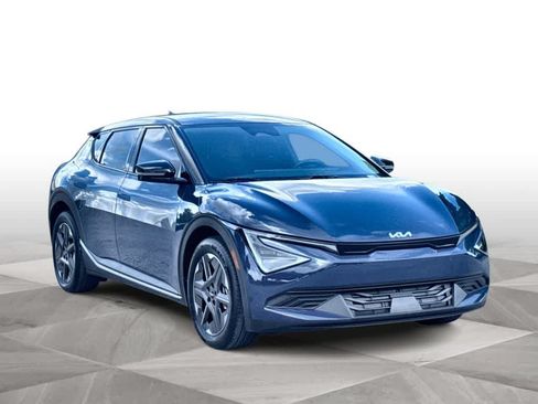 Certified 2025 Kia EV6 Light RWD image 2