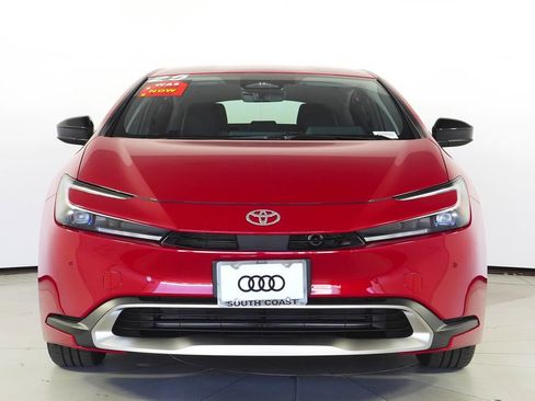 Used 2025 Toyota Prius Plug-In Hybrid image 3