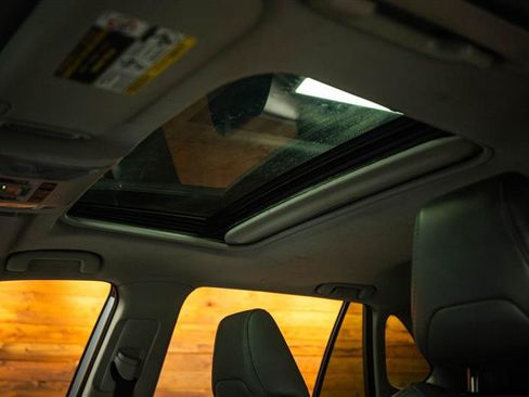 Used 2019 Toyota RAV4 Limited w/ Carpet Mat Package FWD image 25