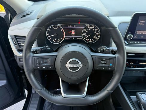 Used 2024 Nissan Rogue SV w/ SV Premium Package AWD/4WD image 2