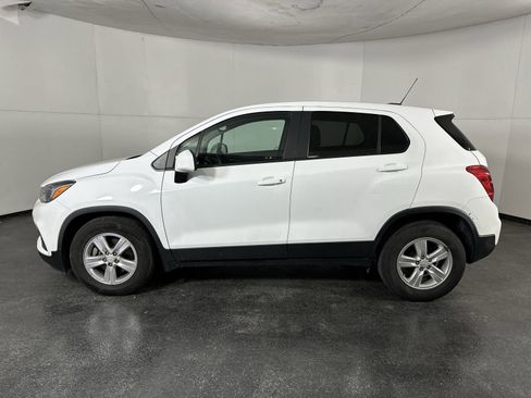 Used 2022 Chevrolet Trax LS w/ Tint and Cruise Package FWD image 5