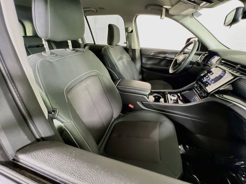 Used 2023 Jeep Grand Cherokee Laredo AWD/4WD image 25