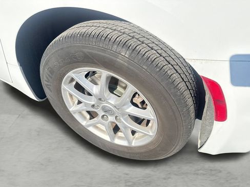 Used 2023 Chrysler Pacifica Touring FWD image 10