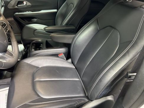 Used 2025 Chrysler Pacifica Select FWD image 21