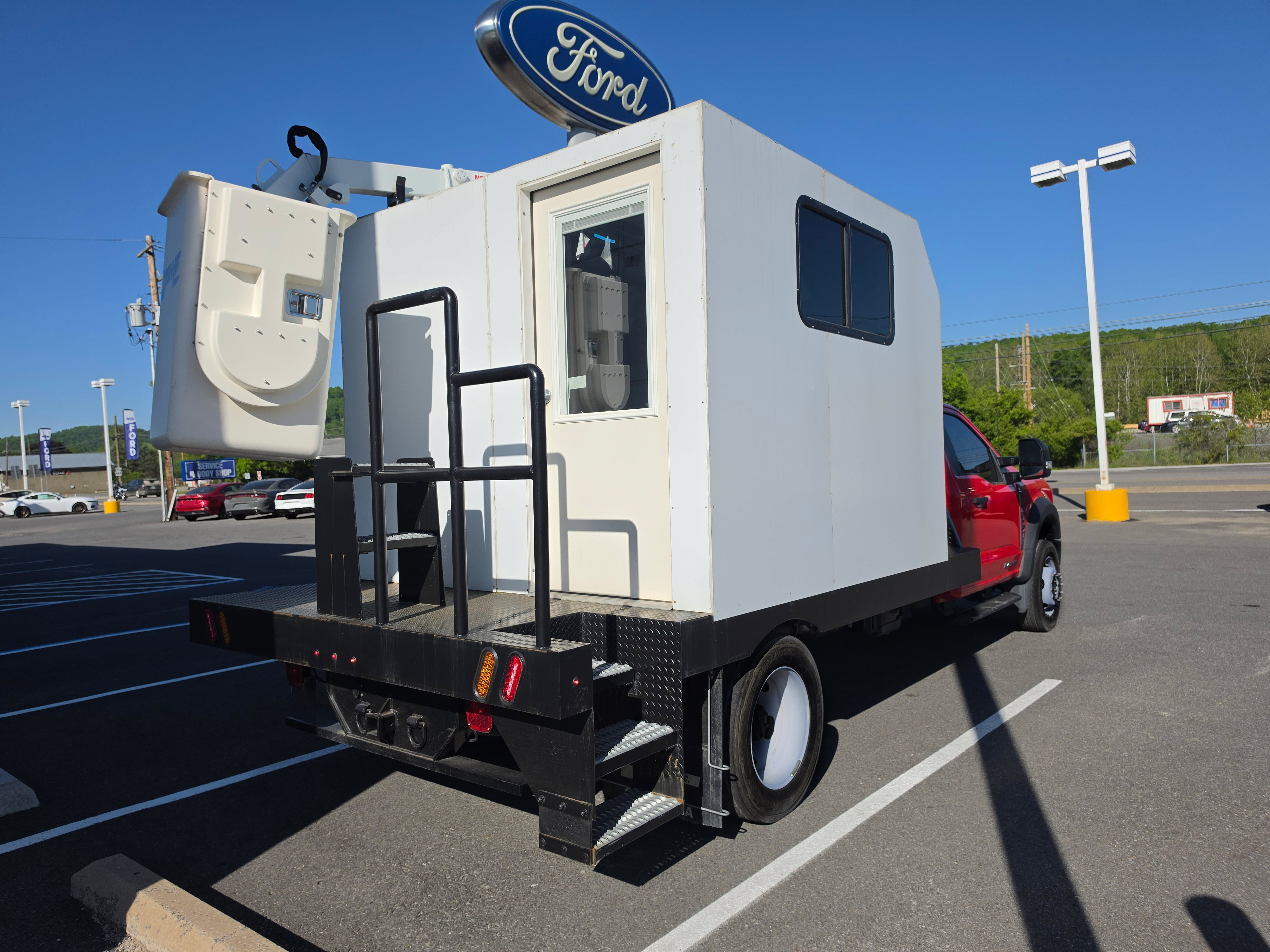 Used 2023 Ford F550 4x4 Regular Cab Super Duty w/ XLT Value Package image 3