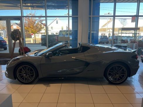 Used 2025 Chevrolet Corvette Z06 image 2