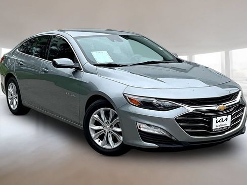 Used 2025 Chevrolet Malibu LT FWD image 3