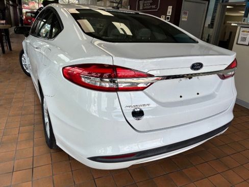 Used 2018 Ford Fusion S image 3