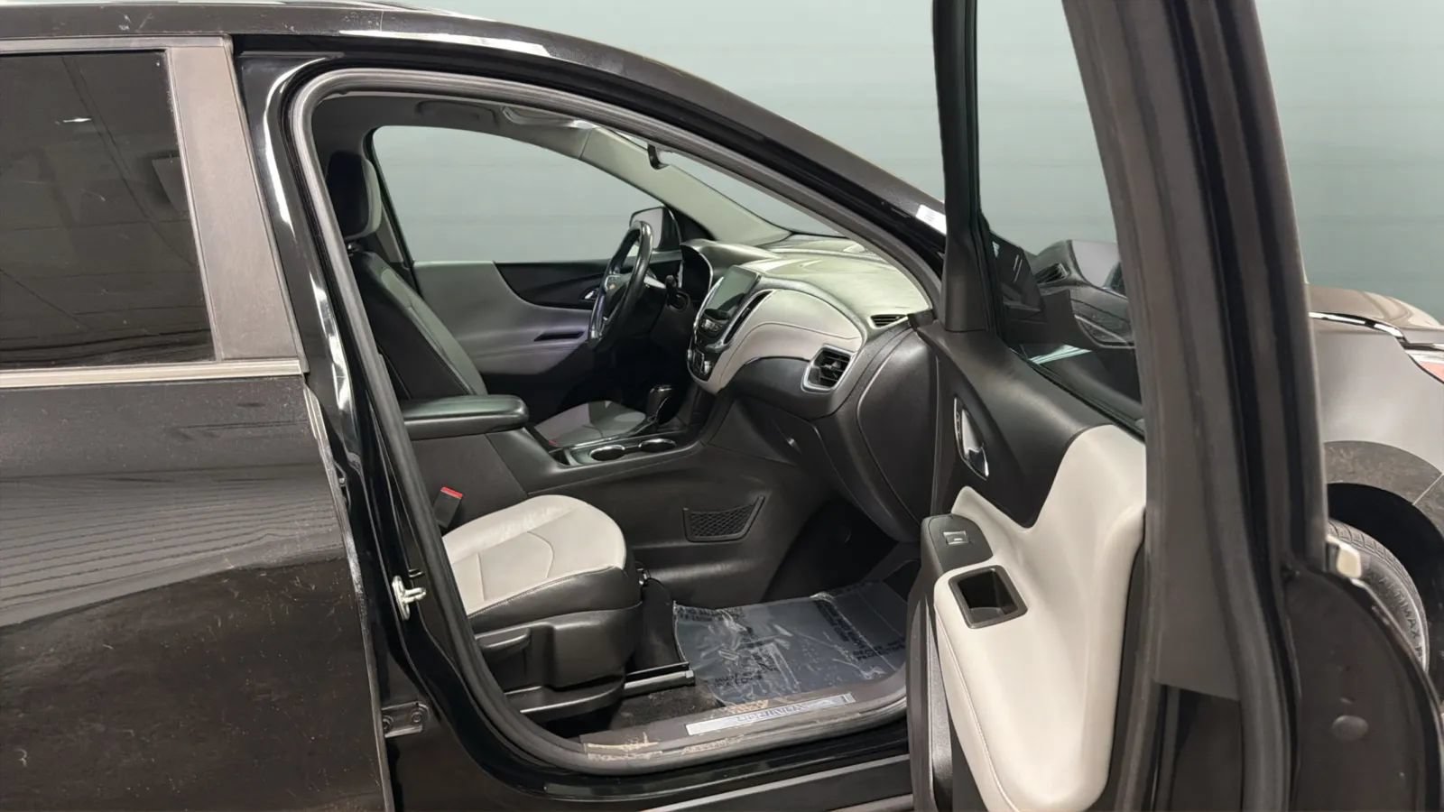 Used 2018 Chevrolet Equinox Premier FWD image 22