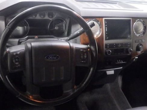 Used 2011 Ford F250 Lariat w/ Lariat Interior Pkg image 9