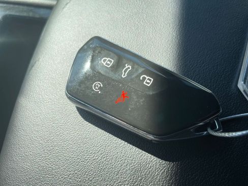 Used 2025 Volkswagen Atlas Cross Sport SE image 27