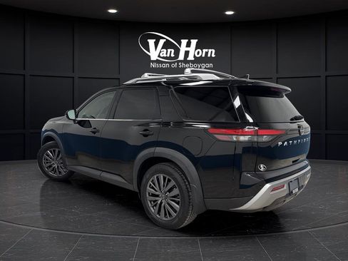 Used 2022 Nissan Pathfinder SL w/ SL Premium Package image 3