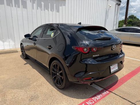Used 2022 MAZDA MAZDA3 s FWD image 4