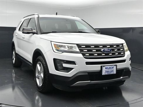 Used 2016 Ford Explorer XLT AWD/4WD image 1