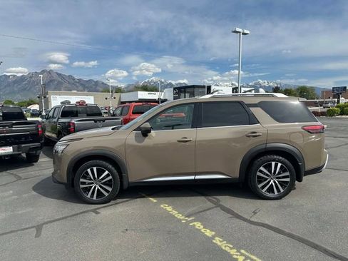 Used 2023 Nissan Pathfinder Platinum AWD/4WD image 7