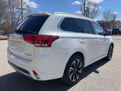 Used 2018 Mitsubishi Outlander SEL image 6