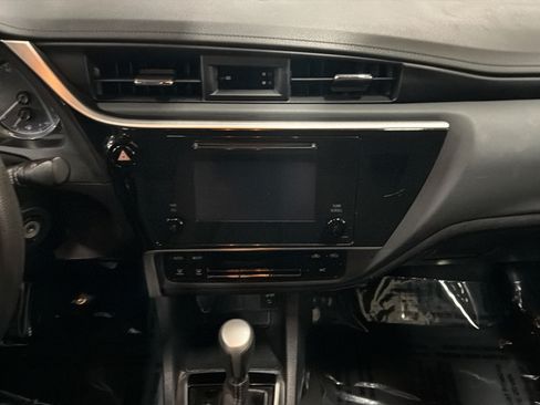 Used 2018 Toyota Corolla LE FWD image 18