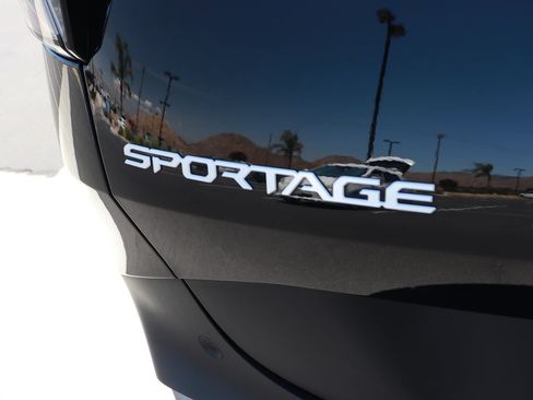 Used 2026 Kia Sportage LX FWD image 5