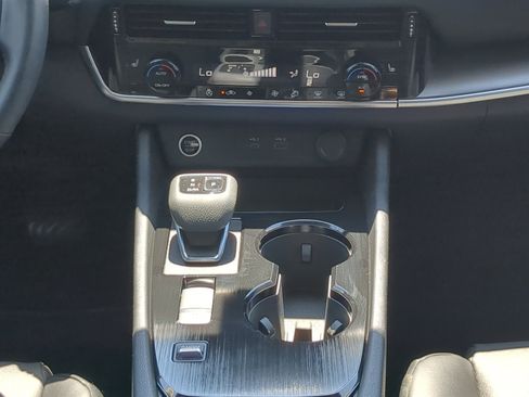 Used 2021 Nissan Rogue SV w/ Premium Package FWD image 17