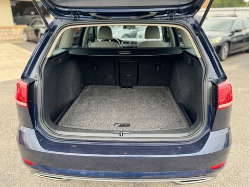 Used 2018 Volkswagen Golf S image 27