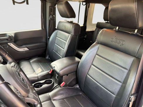 Used 2012 Jeep Wrangler Unlimited Sahara w/ Connectivity Group AWD/4WD image 19