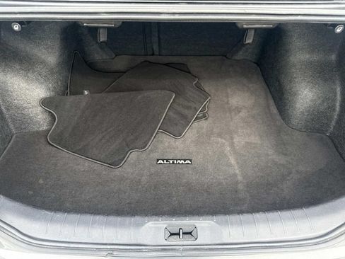 Used 2025 Nissan Altima 2.5 SV FWD image 14