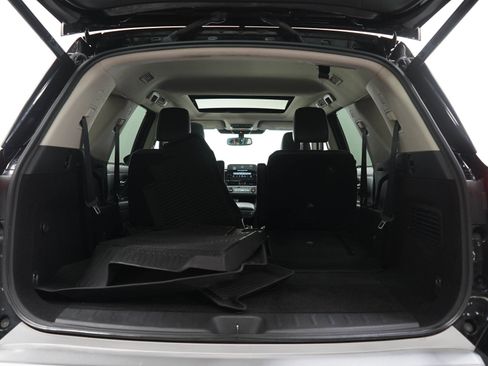 Used 2022 Nissan Pathfinder Platinum AWD/4WD image 16