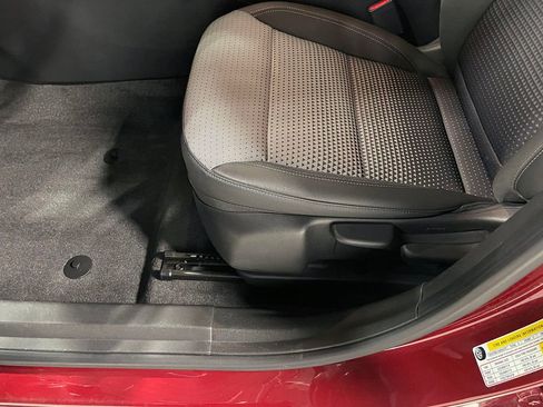 Used 2025 Chevrolet Trax LT image 21