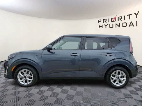 Used 2024 Kia Soul LX w/ Option Group 015 FWD image 7