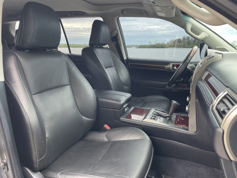 Used 2017 Lexus GX 460 Premium w/ Premium Package AWD/4WD image 7