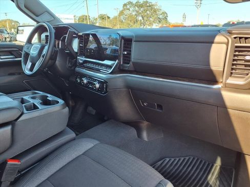 Used 2024 GMC Sierra 1500 SLE image 11