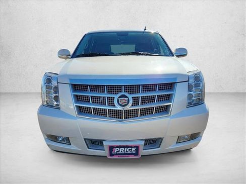 Used 2011 Cadillac Escalade Platinum image 6