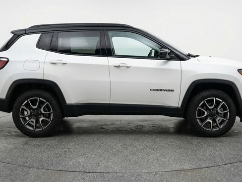 Used 2025 Jeep Compass Trailhawk AWD/4WD image 11