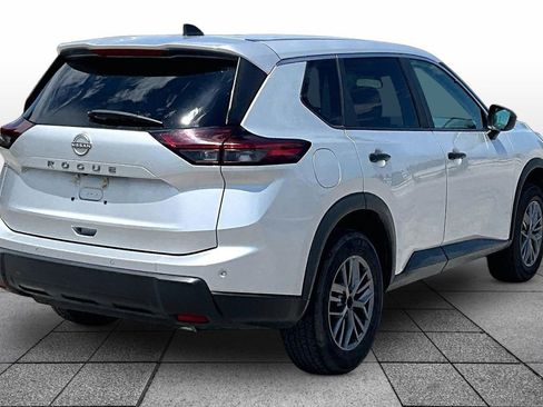 Used 2024 Nissan Rogue S FWD image 10