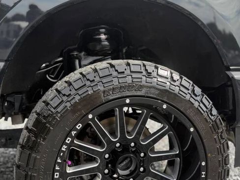 Used 2023 Ford F250 Platinum w/ FX4 Off-Road Package AWD/4WD image 9