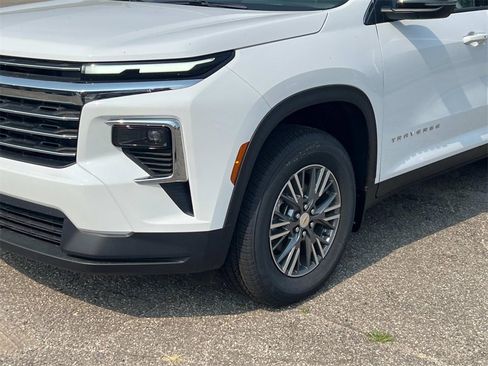 New 2025 Chevrolet Traverse LT w/ LPO, Floor Liner Package image 8
