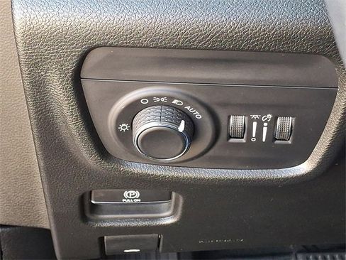 Used 2023 Jeep Grand Cherokee Altitude image 24