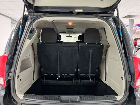 Used 2012 Dodge Grand Caravan SXT image 11