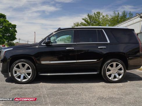 Used 2018 Cadillac Escalade Luxury AWD/4WD image 4