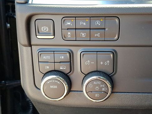 Used 2026 Chevrolet Suburban LT w/ Comfort Package AWD/4WD image 25