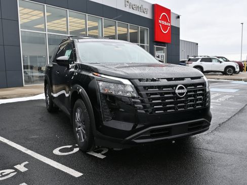 New 2026 Nissan Pathfinder SV image 2