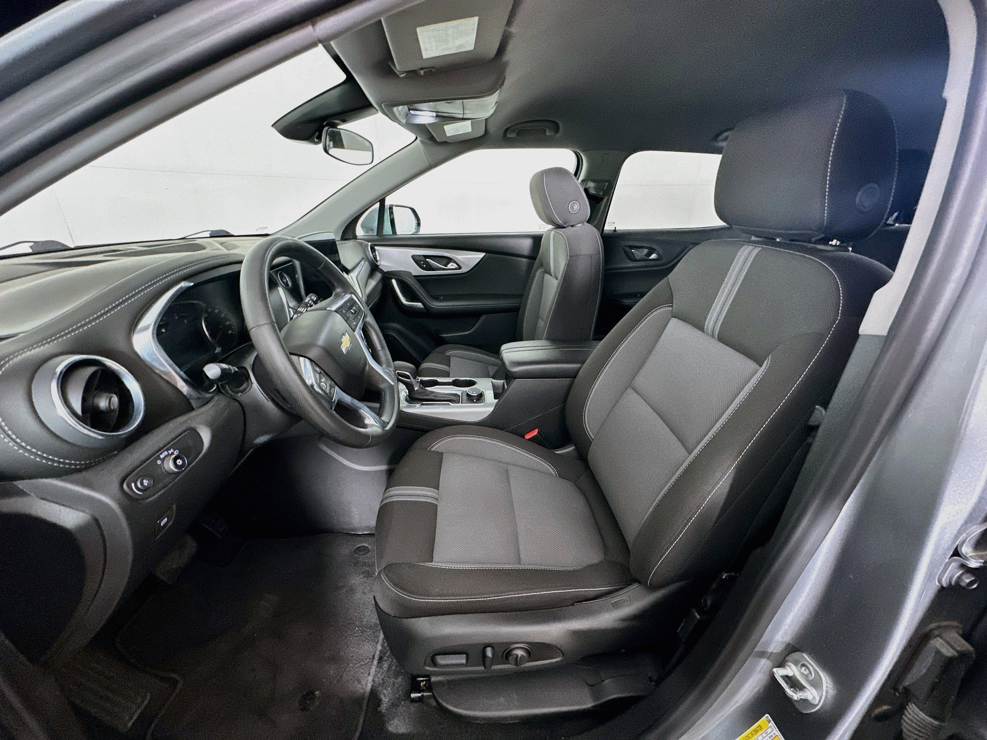 Used 2025 Chevrolet Blazer LT FWD image 13