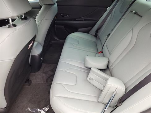 New 2025 Hyundai Elantra Limited image 15
