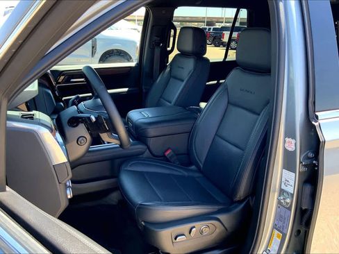 Used 2025 GMC Yukon Denali AWD/4WD image 8
