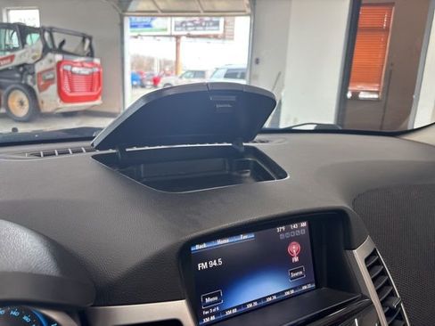 Used 2014 Chevrolet Cruze LT image 35