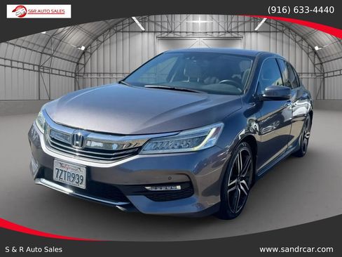 Used 2017 Honda Accord Touring image 1
