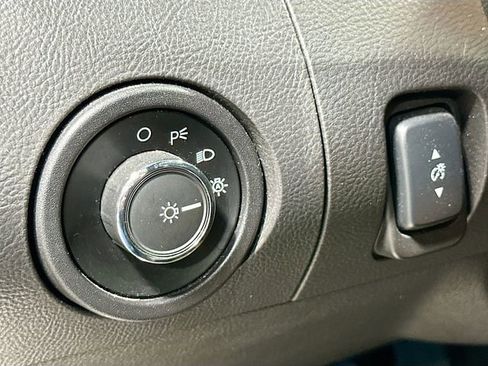 Used 2014 Ford Taurus Limited w/ Equipment Group 301A FWD image 11