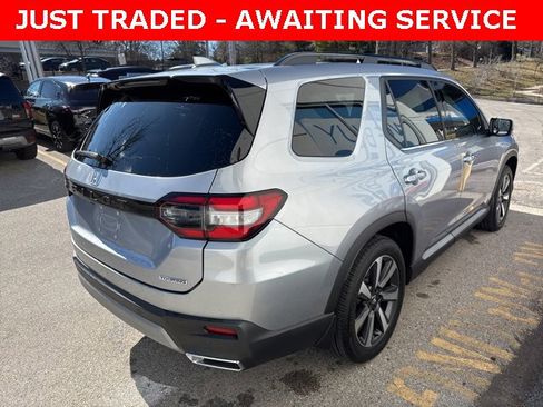 Used 2023 Honda Pilot Touring image 8